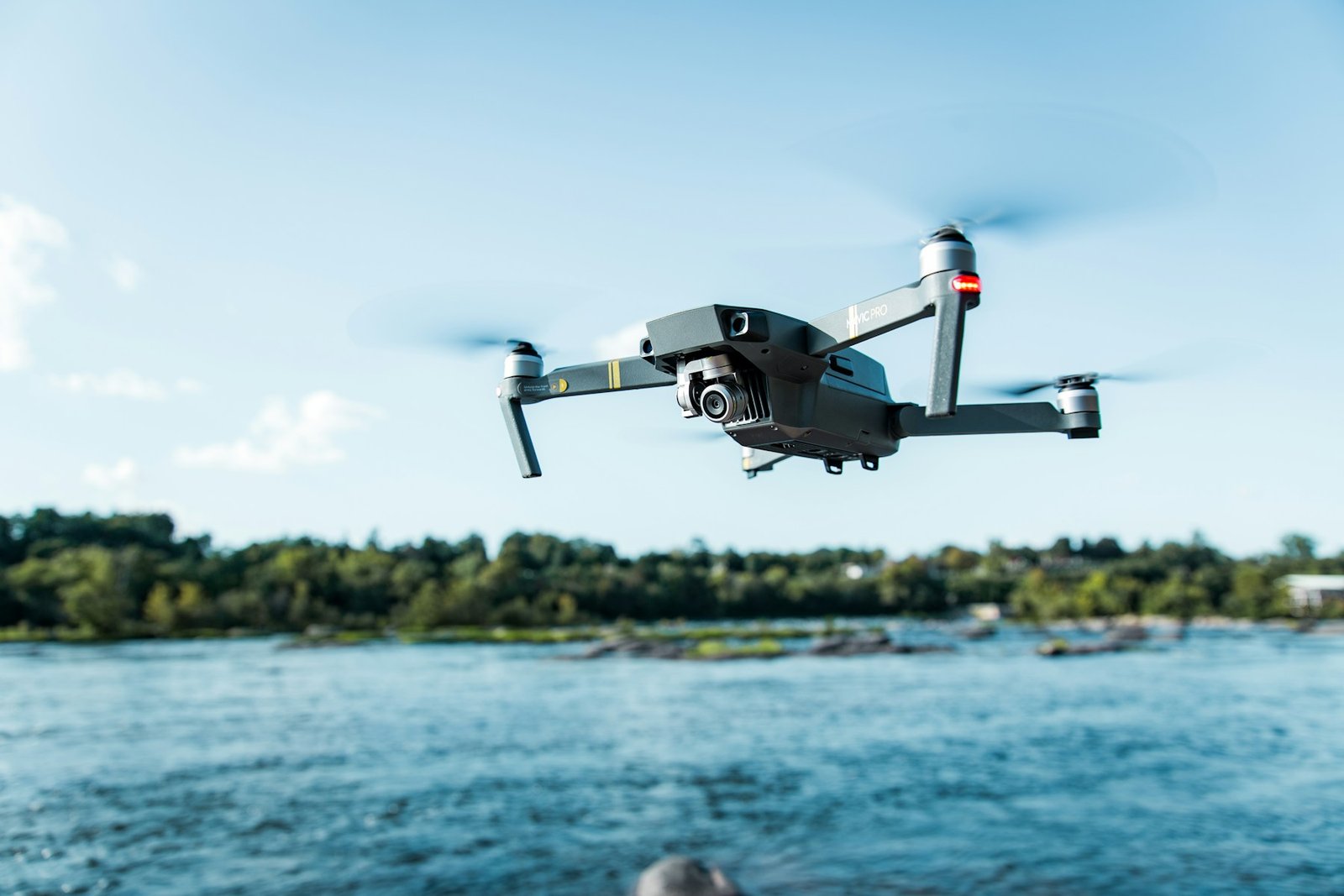 Drone em voo, imagem ilustrativa